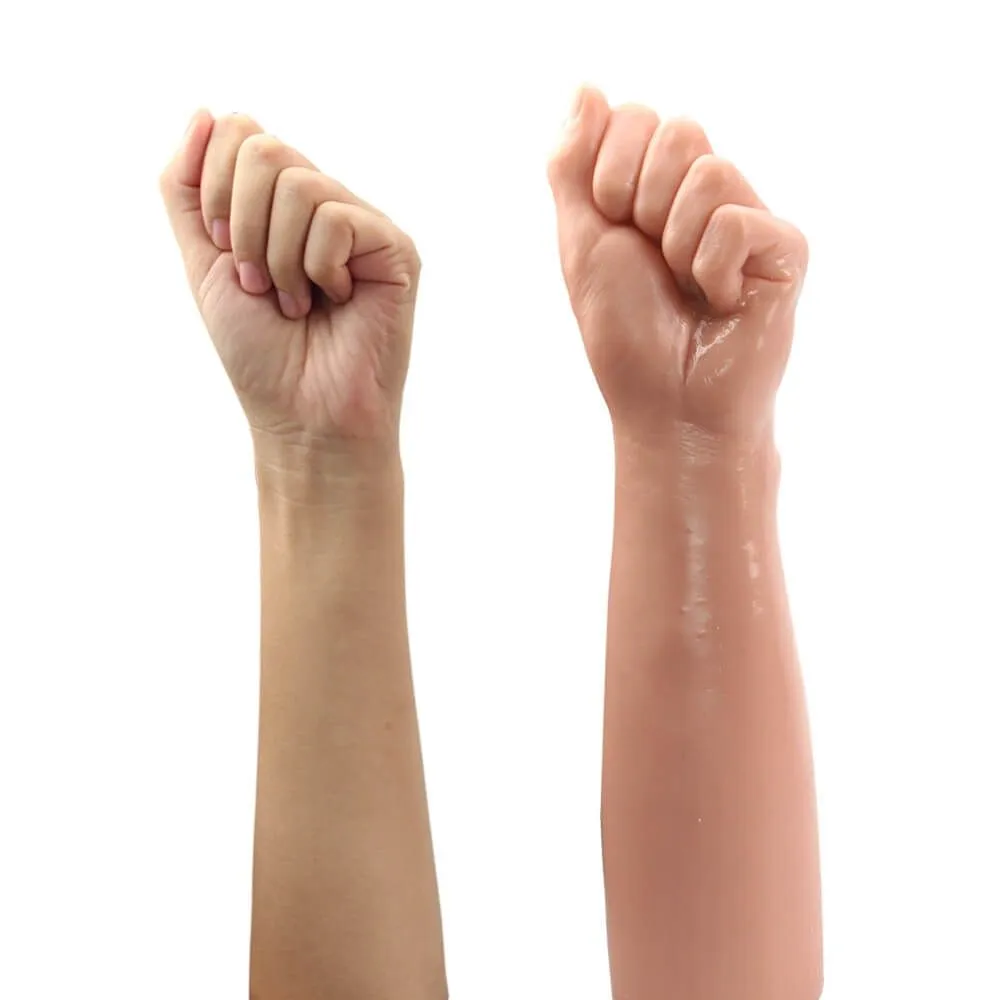 кулак для фистинга lovetoy king size realistic bitch fist, телесный в Новом Уренгое