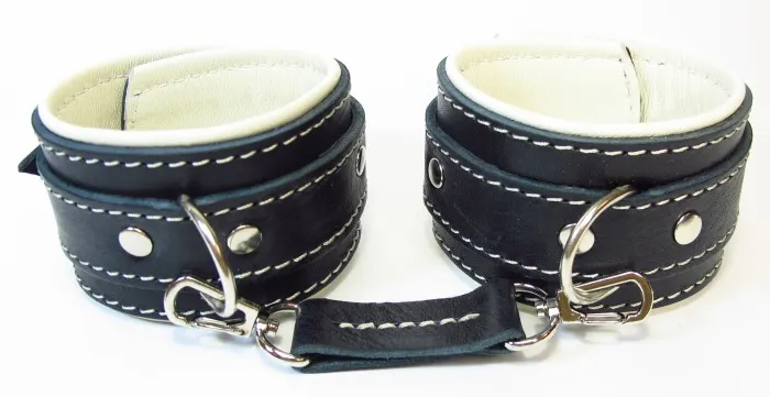 оковы на руки со светлым подкладом 51021ars в Новом Уренгое