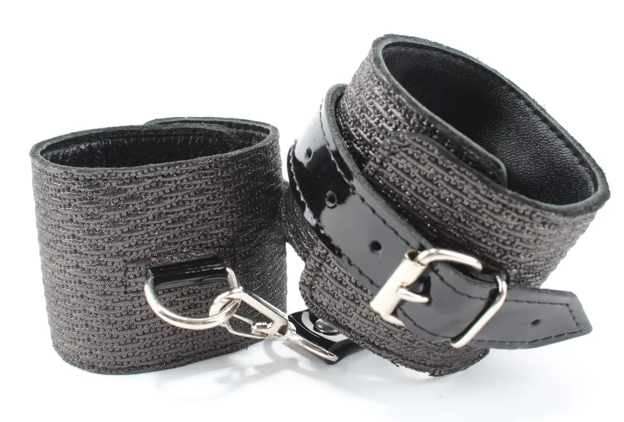 наручники из натуральной кожи с тиснением 51027ars в Новом Уренгое