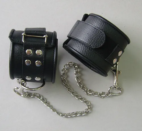 Оковы кожаные черные на липучках, соединенные цепочкой длиной 35см 3073-1