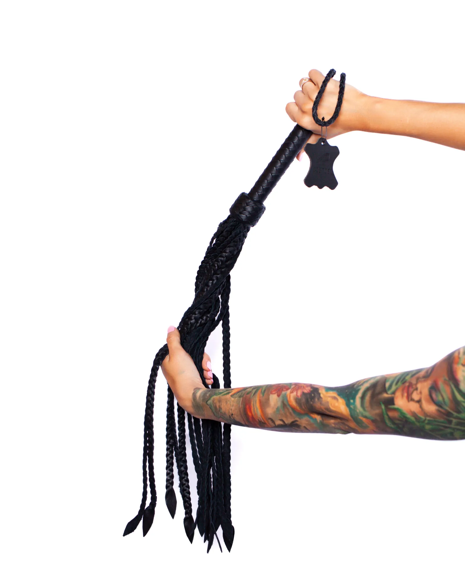 плетёный флоггер  scandal из натуральной кожи (black) в Новом Уренгое