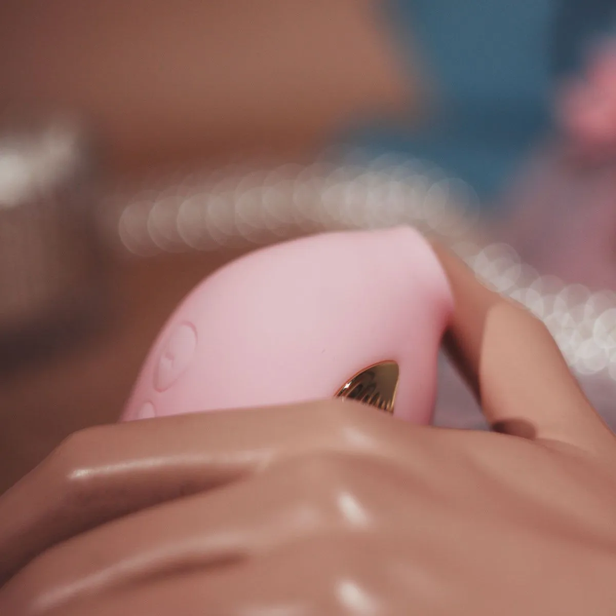 вибромассажер птичка с функцией всасывания, розовый в Новом Уренгое