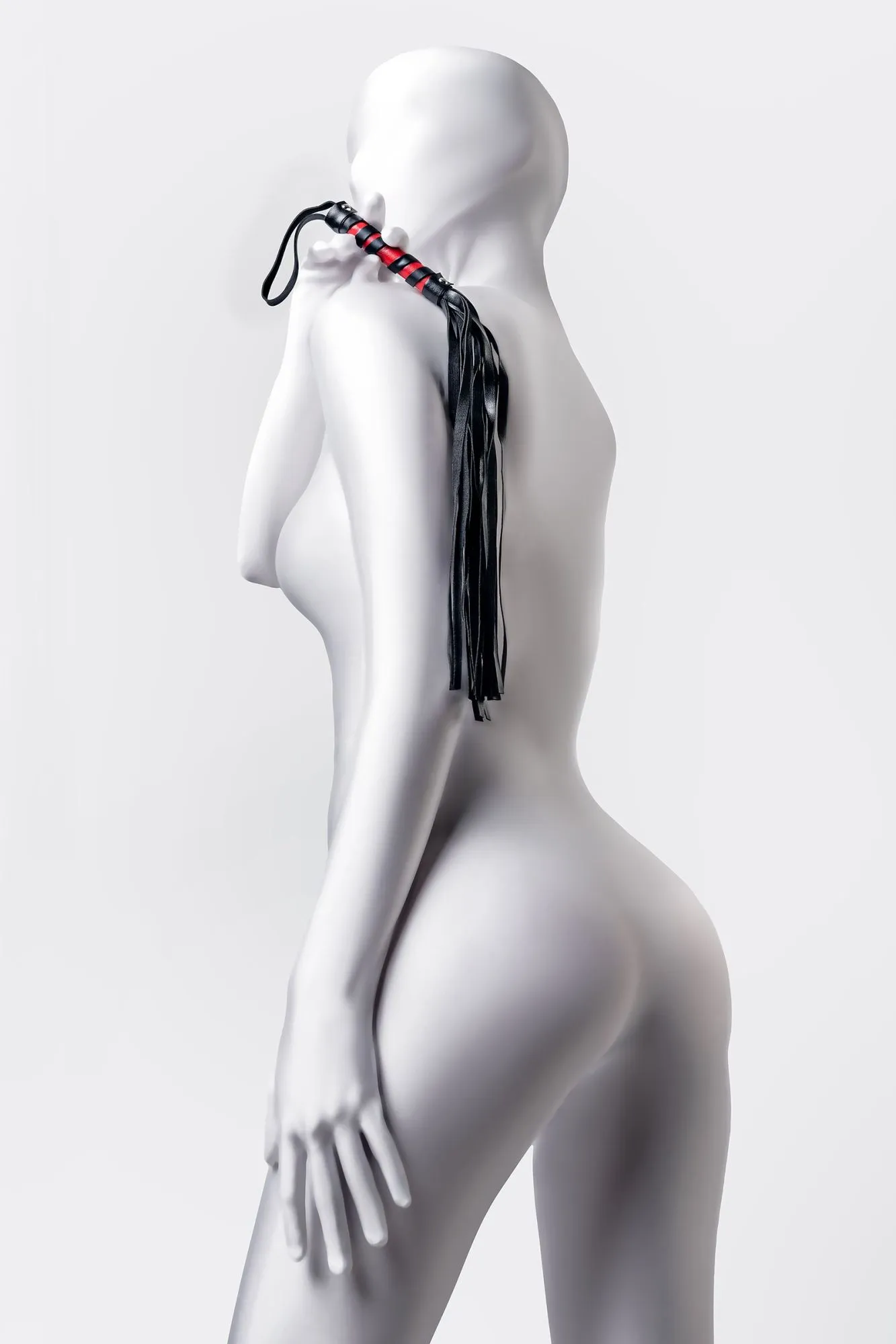 флоггер anonymo #0004, pu кожа, черный, 45 см в Новом Уренгое