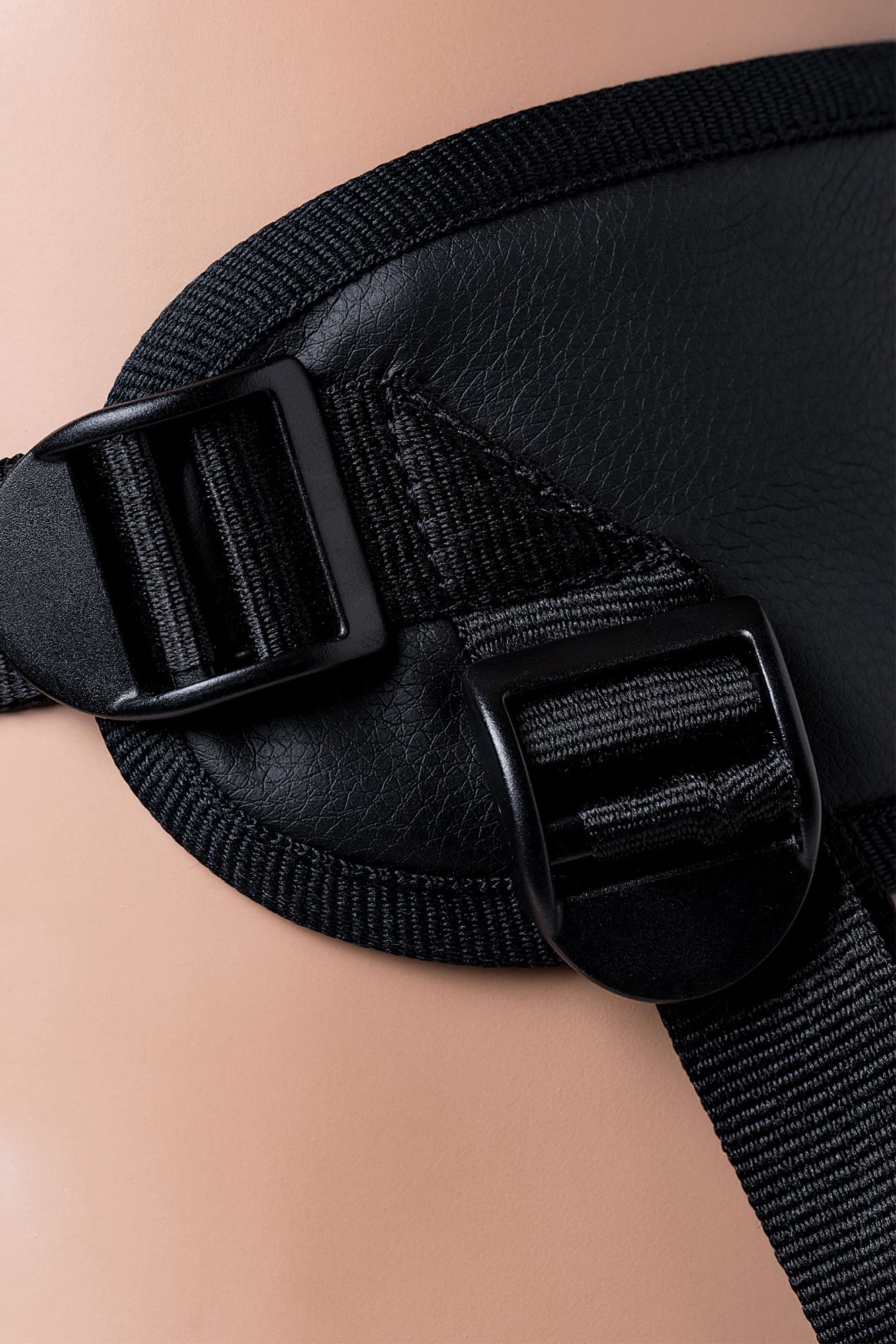 страпон на креплении lovetoy с поясом harness, реалистичный, neoskin, телесный, 20 см в Новом Уренгое