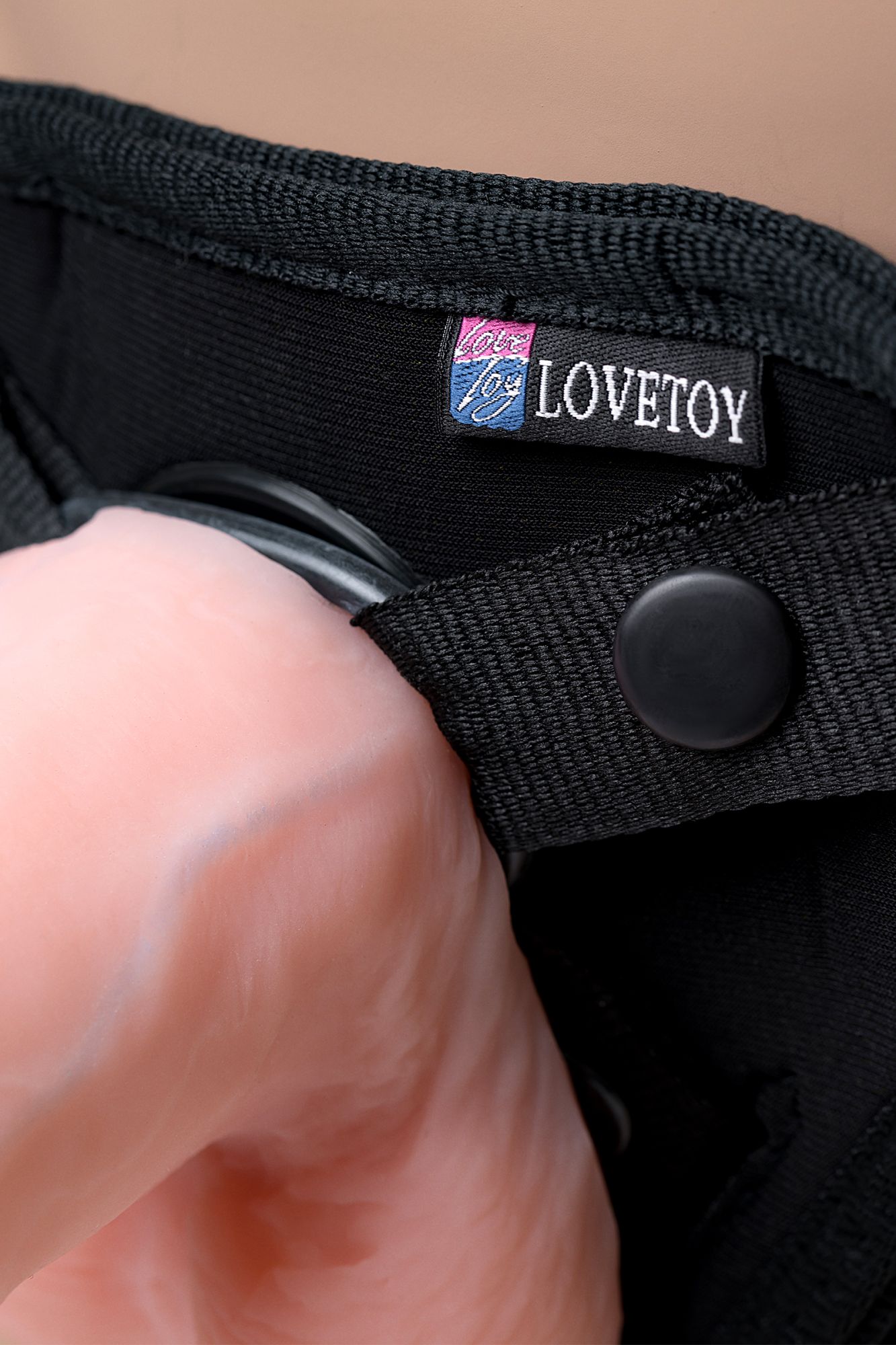 страпон на креплении lovetoy uni strap 7" harness best of all с вибрацией, телесный в Новом Уренгое